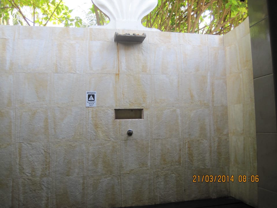 Die schöne Außendusche Adaaran Select Meedhupparu Island Resort - Premium All Inclusive