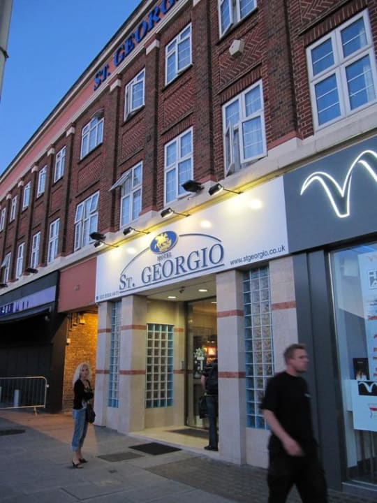 Eingang zum St.Georgio Hotel St.Georgio