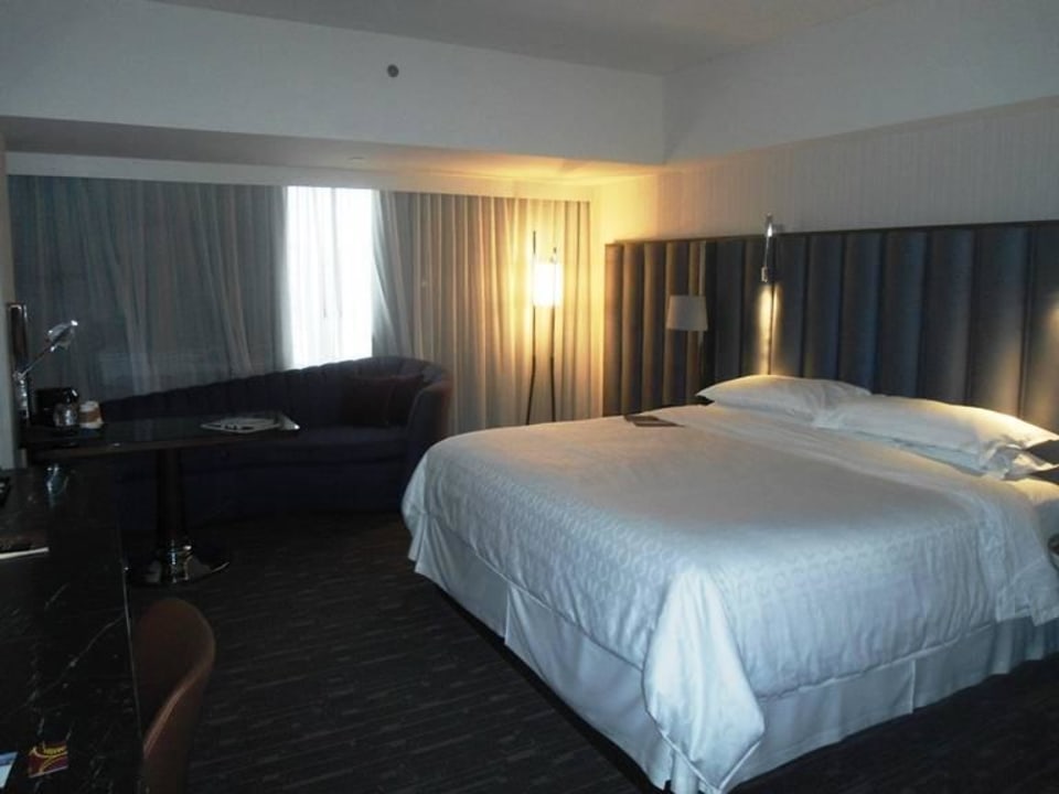 King bed Hotel Sheraton Los Angeles Downtown