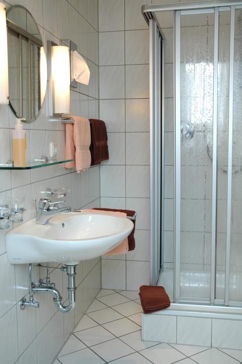 Badezimmerbeispiel Hotel-garni Zum Weinkrug