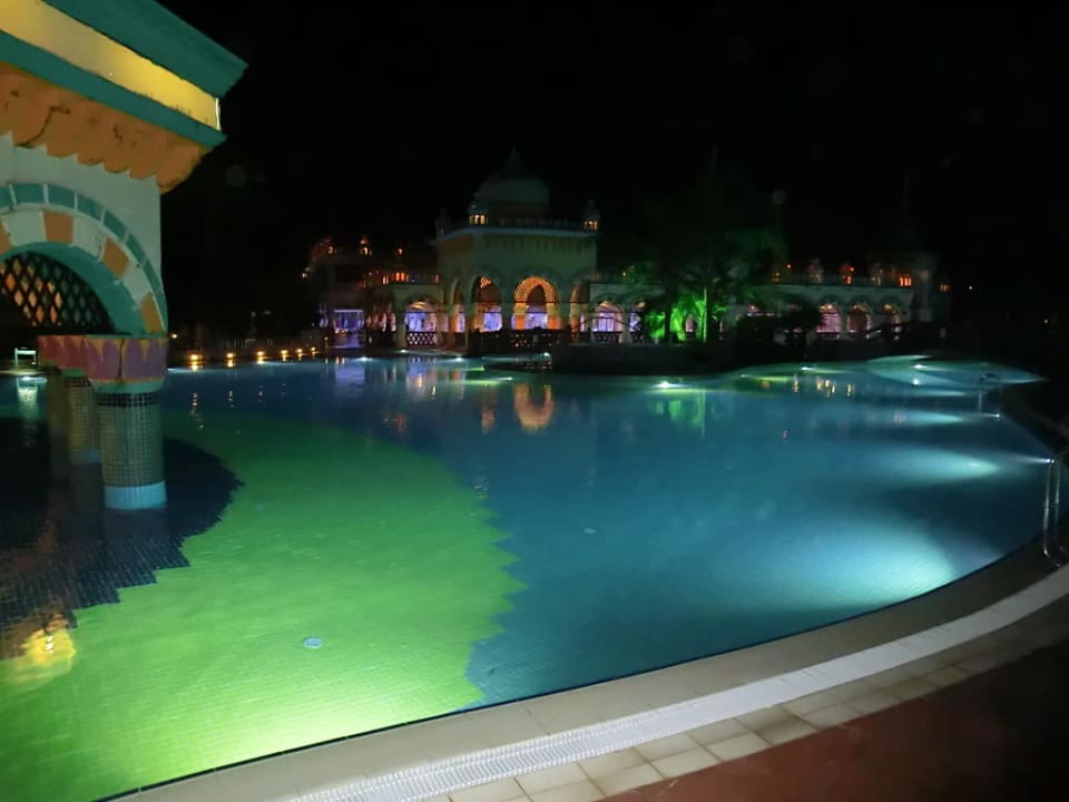 Bei nacht Kamelya Aishen Club