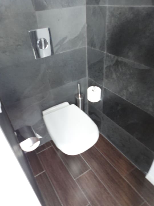 WC ist in einem extra Raum Iberostar Waves Bahia de Palma