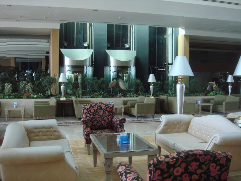 Blick auf die Aufzüge Hotel Miracle Resort