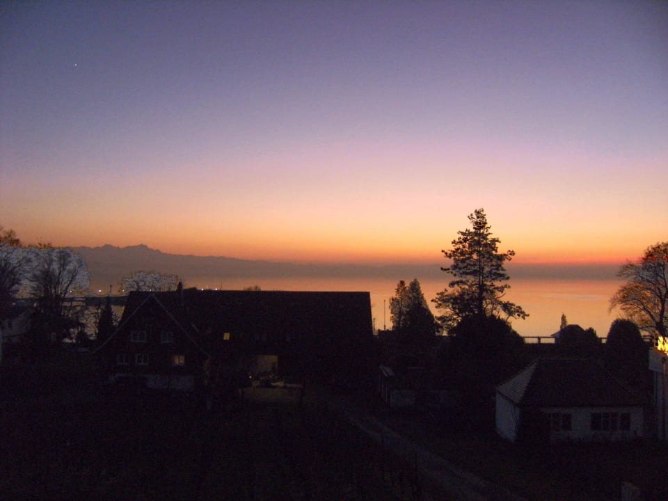 Abendlicher Blick auf den Bodensee vom Zimmer Gästehaus Hornstein