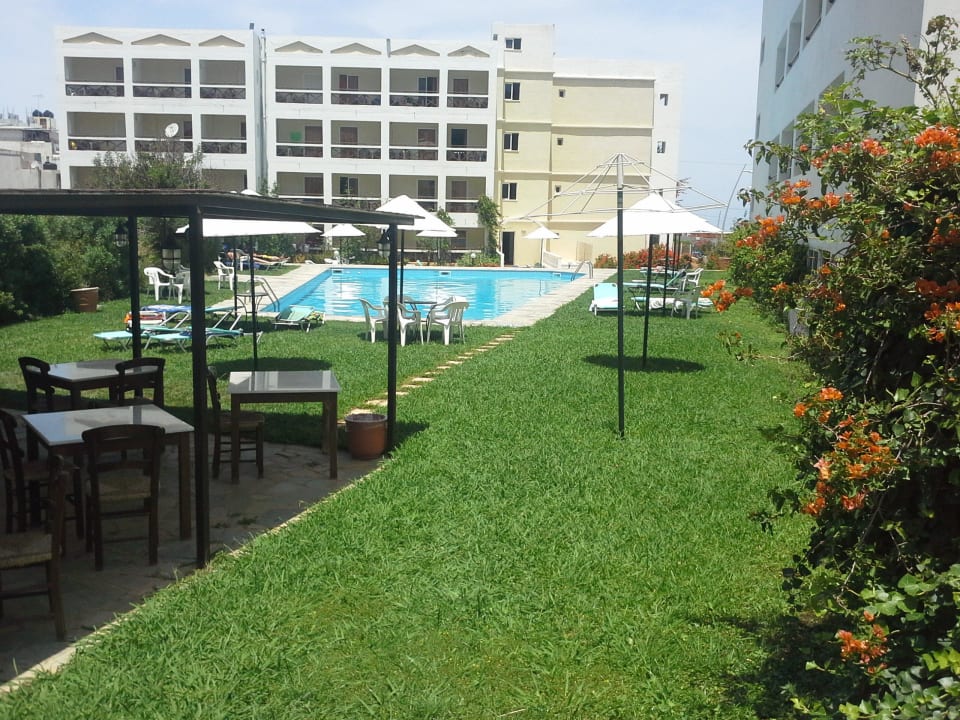Outdoor pool Artemis Apartments