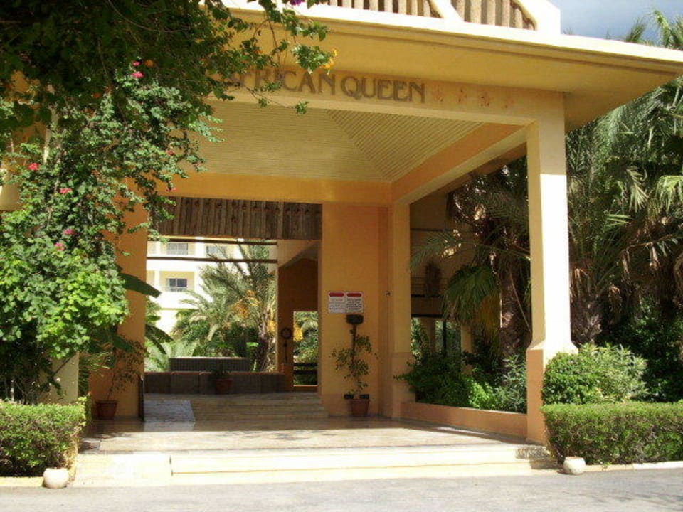 Eingangsportal des Hotels Hotel African Queen