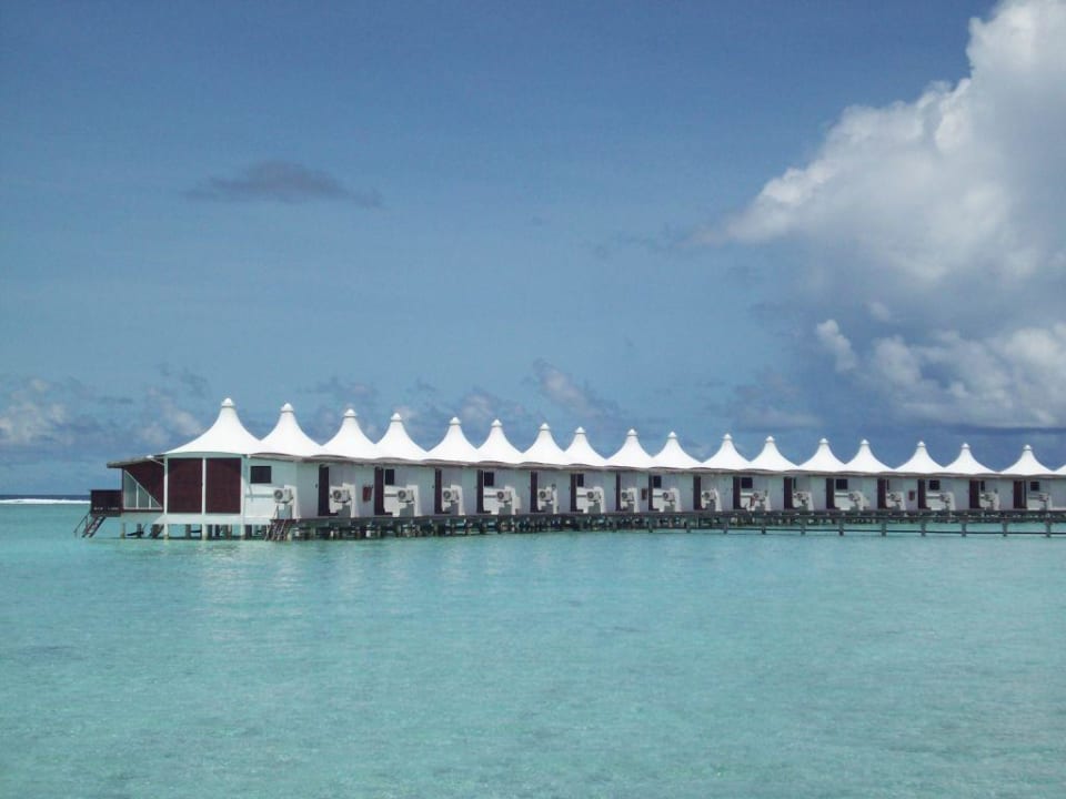 Wasserbungalow von vorne Cinnamon Hakuraa Huraa Maldives