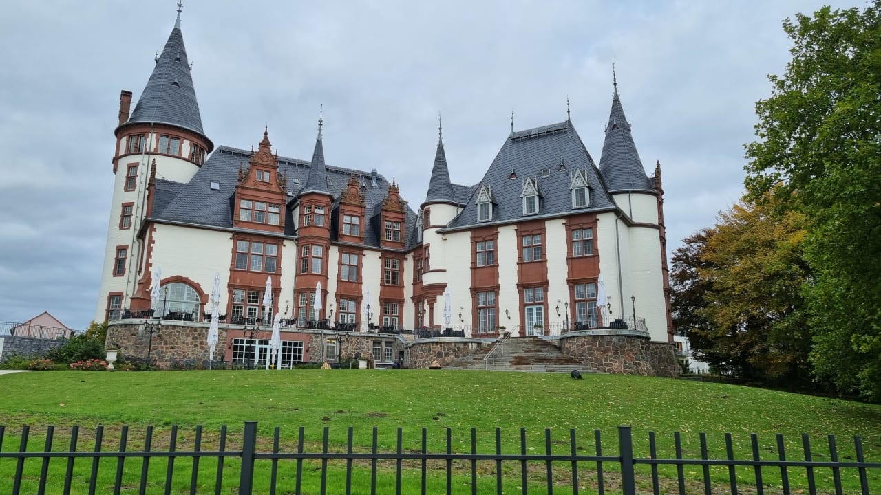 Außenansicht Seehotel Schloss Klink