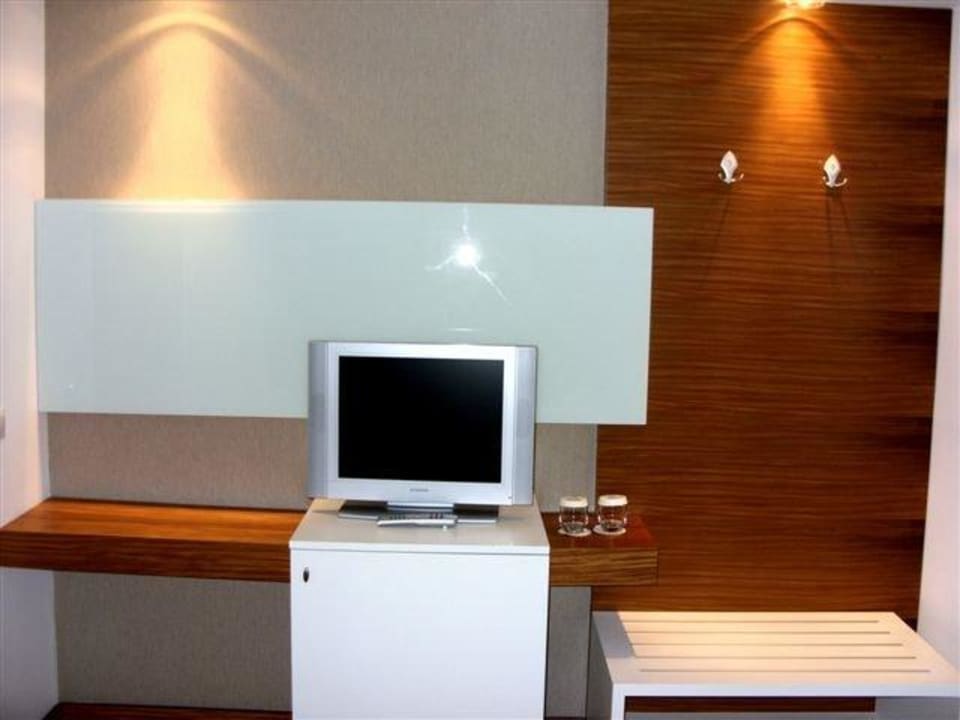 TV Bereich im kleinen Zimmer vorn Sunis Evren Beach Resort Hotel & Spa