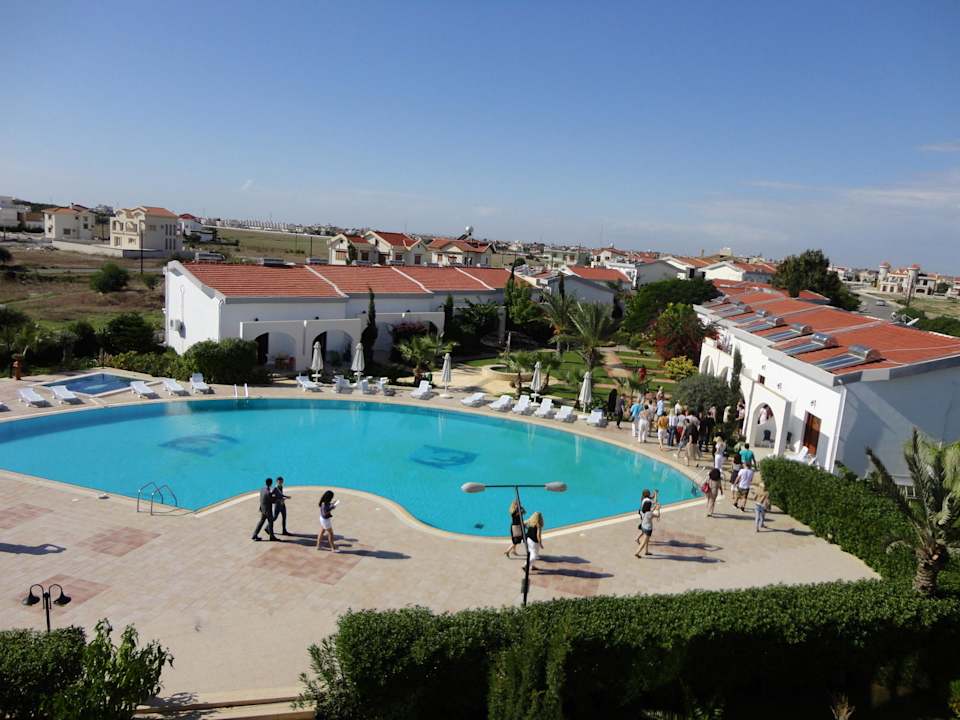 Basen hotelowy Crystal Rocks Bungalows