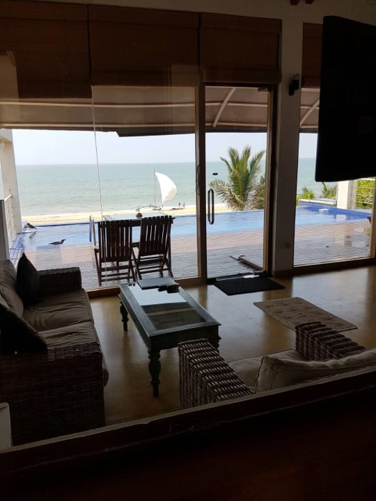 Blick von Zimmer auf Pool Guesthouse The Cove