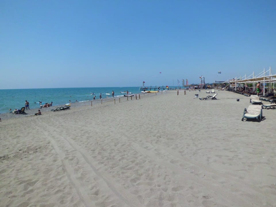 Vorne Sand am Meer Steine Sherwood Dreams Resort