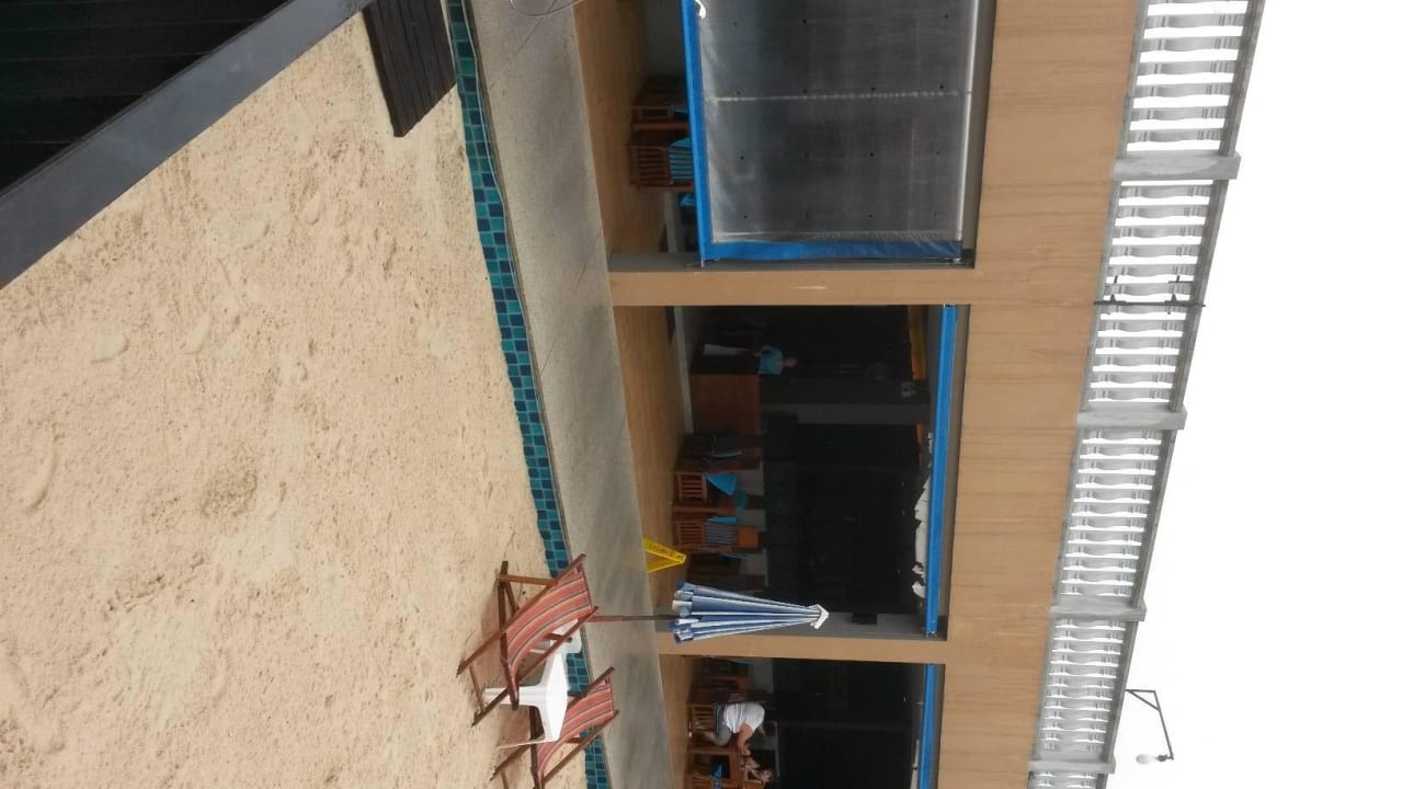 Hotelstrand am Restaurant u. Pool Hotel Rawai Palm Beach Resort