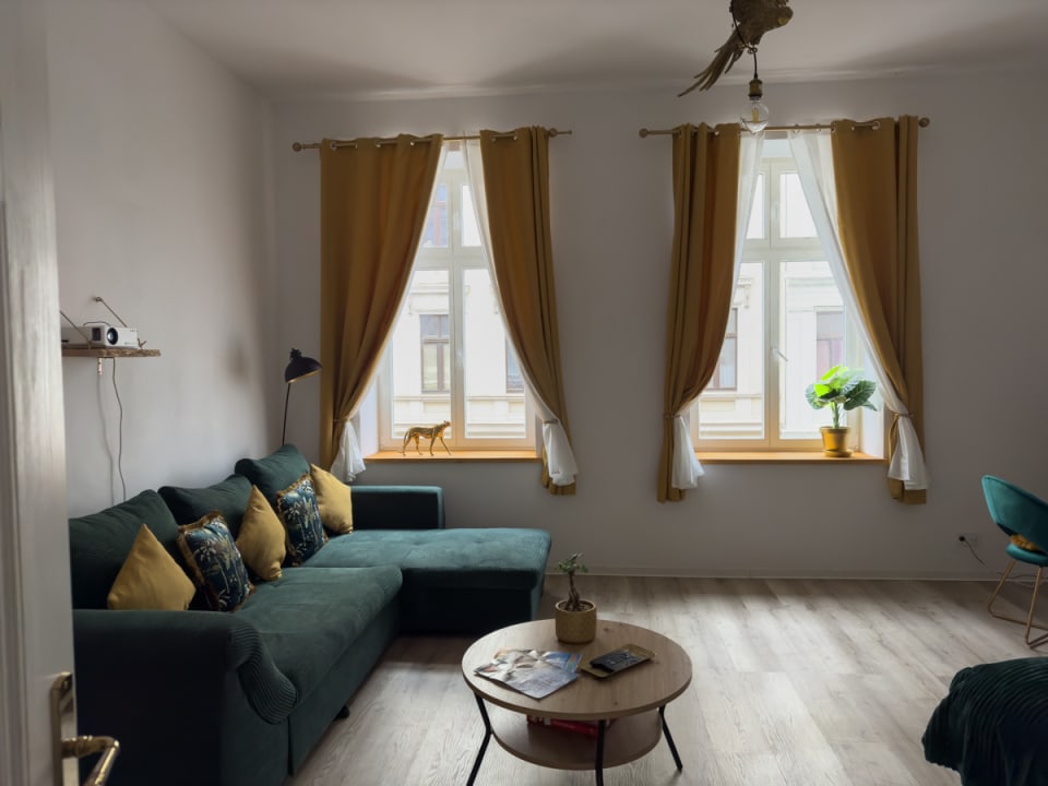 Zimmer FILMAP-Apartments-Zentrale Lage-Boxspringbett-Beamer-Popcorn-gratis Parkplatz