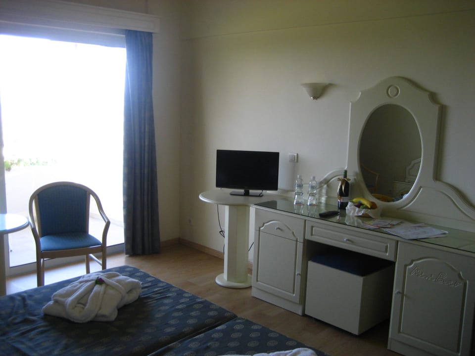 Minibar und TV Hotel Kalithea Mare Palace