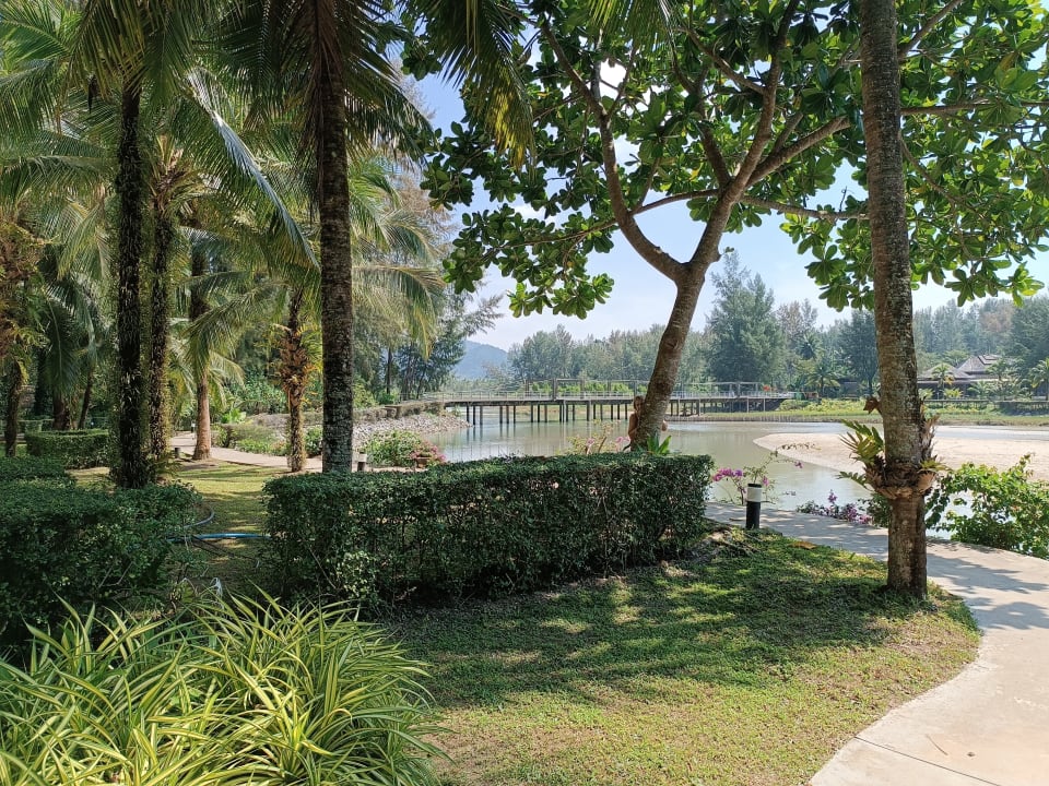 Gartenanlage Apsara Beachfront Resort & Villa - Resort