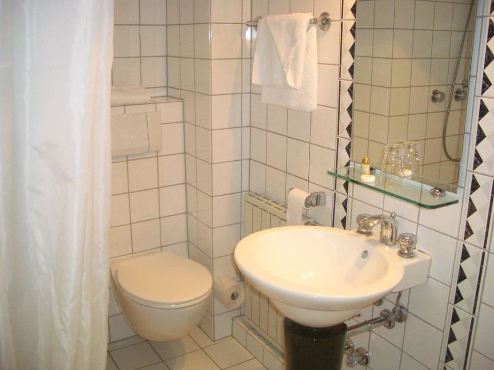 Bad zu Zimmer 54 Hotel am Rothenbaum