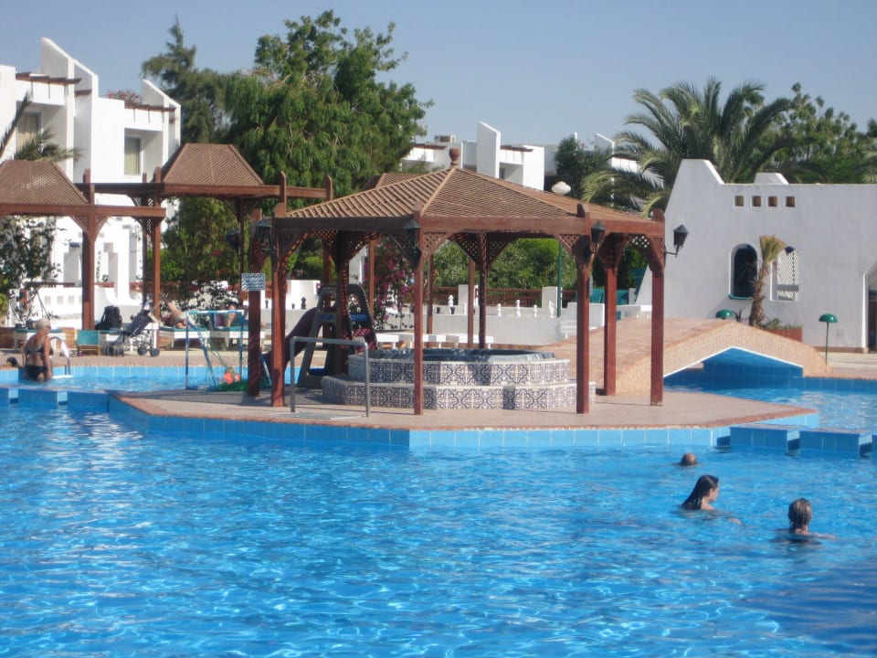 Pool Menaville Safaga