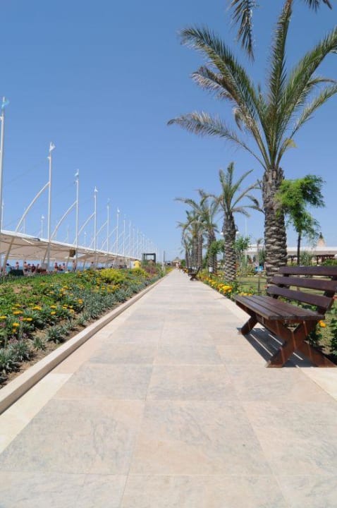 Weg zwischen Strand und Garten Crystal Family Comfort Collection