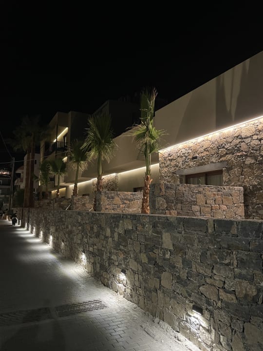 Außenansicht Petousis Hotel & Suites