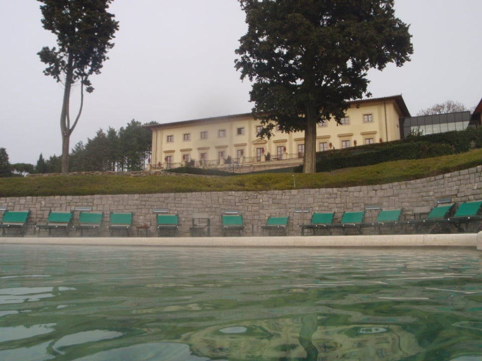 L'hotel dalla vasca esterna Fonteverde Lifestyle & Thermal Retreat Tuscany, The Leading Hotels of the World