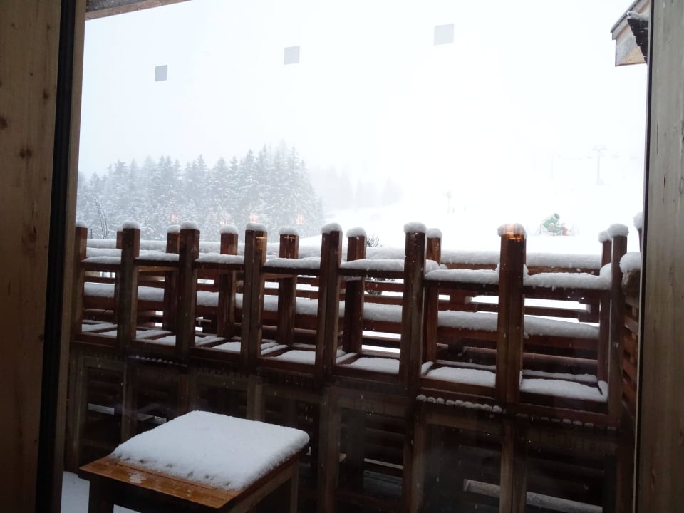 Ausblick auf Terrasse Holzhotel Forsthofalm