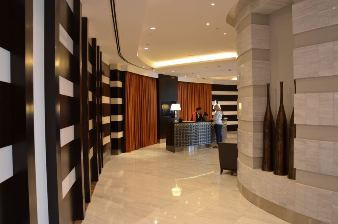 Lobby na druhom poschodí Hotel Sheraton Dubai Mall Of The Emirates