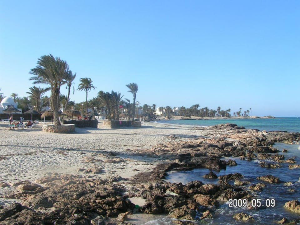 Der steinige Strand Hotel El Mouradi Djerba Menzel
