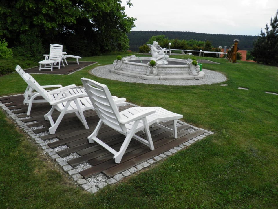 Liegen im Garten Vital- und Wellnesshotel Albblick