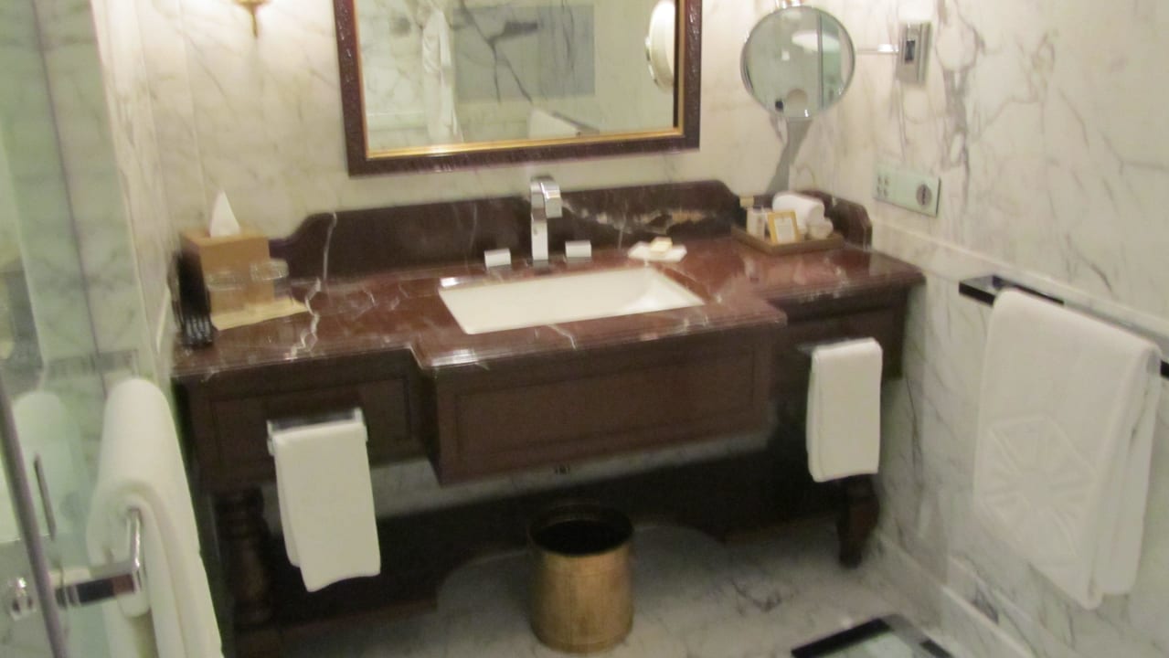 Marble sinks Hotel The Taj Mahal Palace & Tower