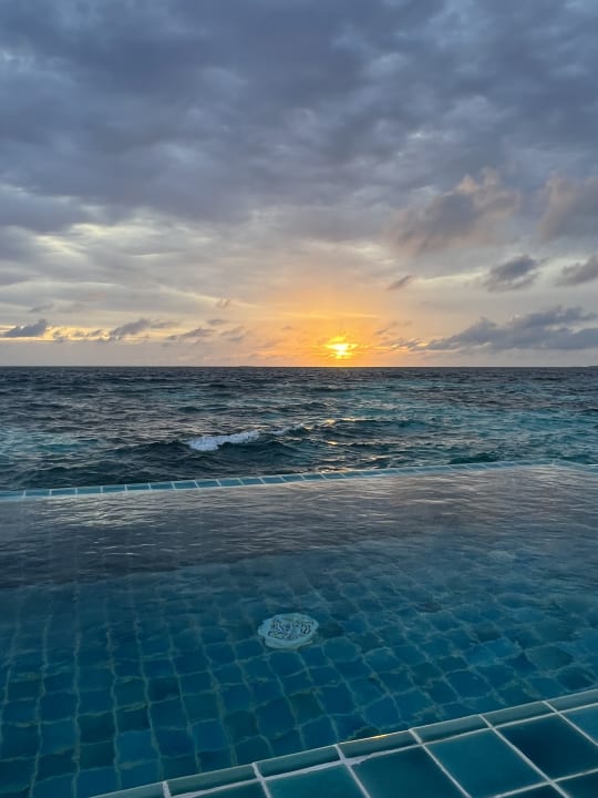 Pool Machchafushi Island Resort & Spa Maldives, The Centara Collection
