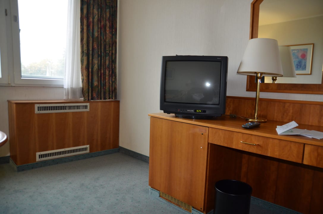 Altbackenes Mobiliar Leoso Hotel Leverkusen