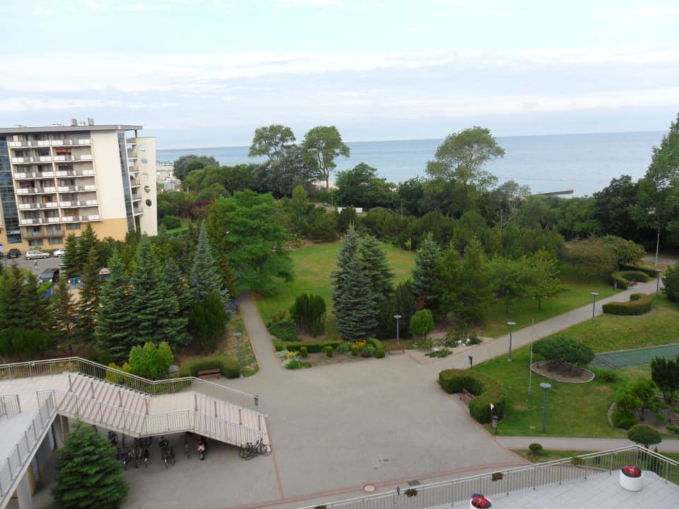 Außenanlage zum Strand Arka Medical Spa