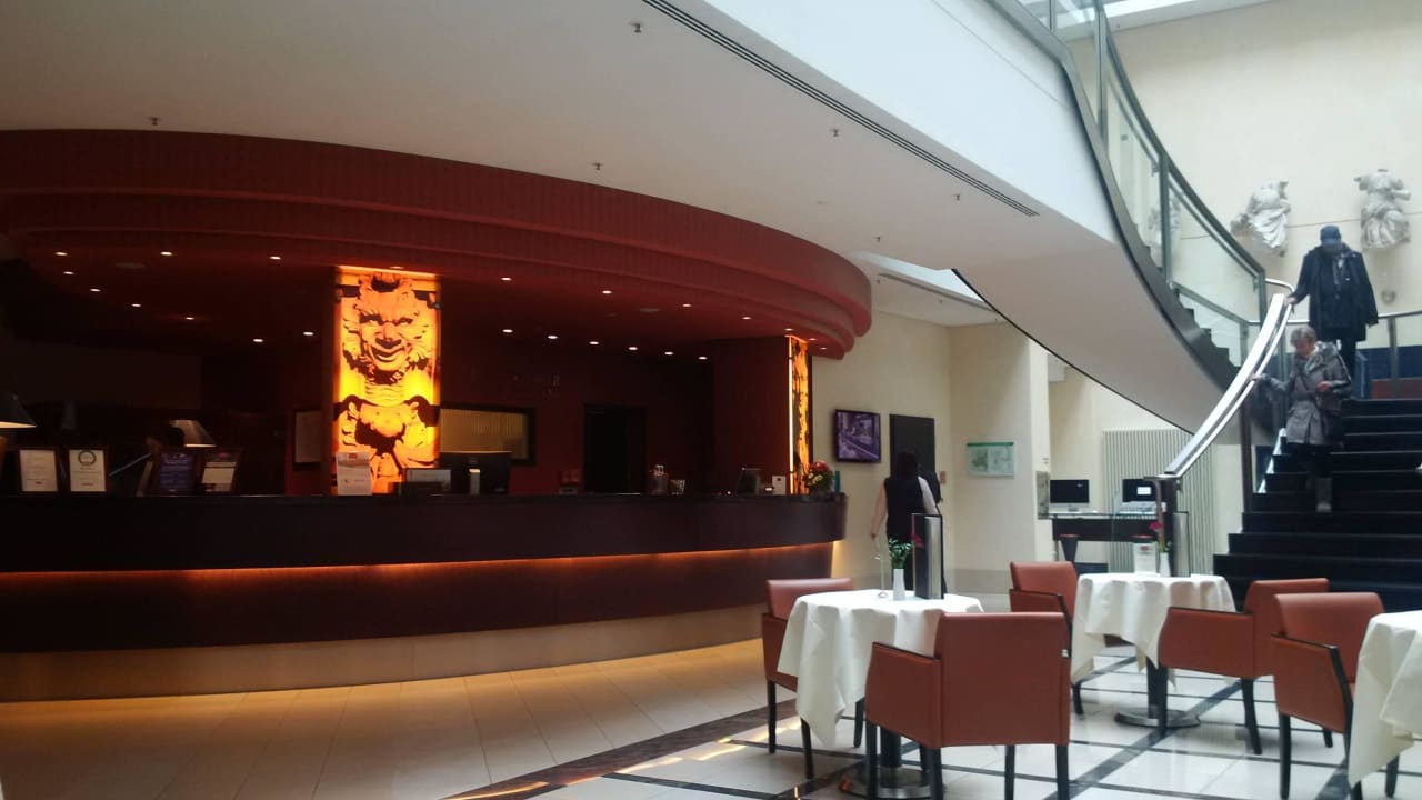 Rezeption Steigenberger Hotel de Saxe