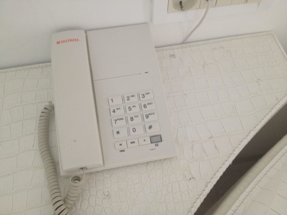 "5*****" Zimmer(dreckige & verwohnte Möbel) Diamond Deluxe Hotel & SPA