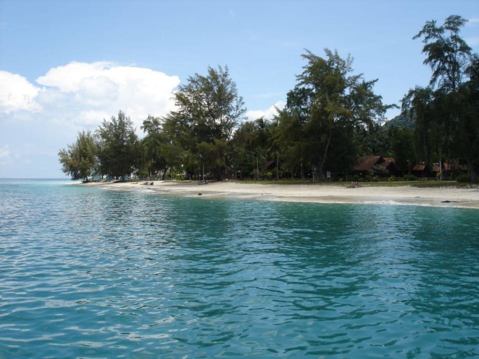 Blick vom Anlegesteg auf den Resortstrand Hotel Aseania Resort
