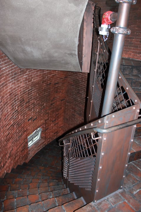 Treppenhaus im Leuchtturm Hotel Bell Rock Europa-Park