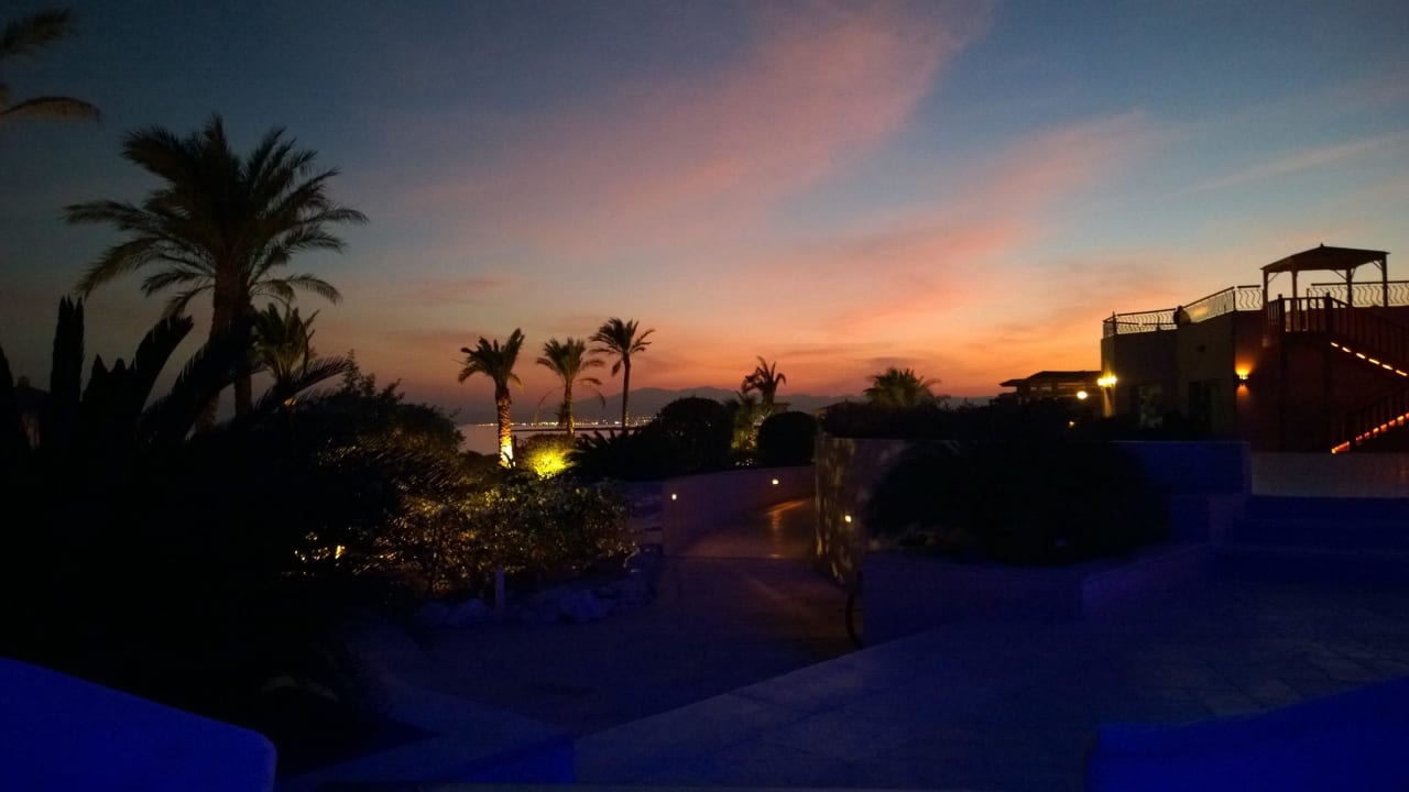 Sonnenuntergang The Breakers Diving & Surfing Lodge