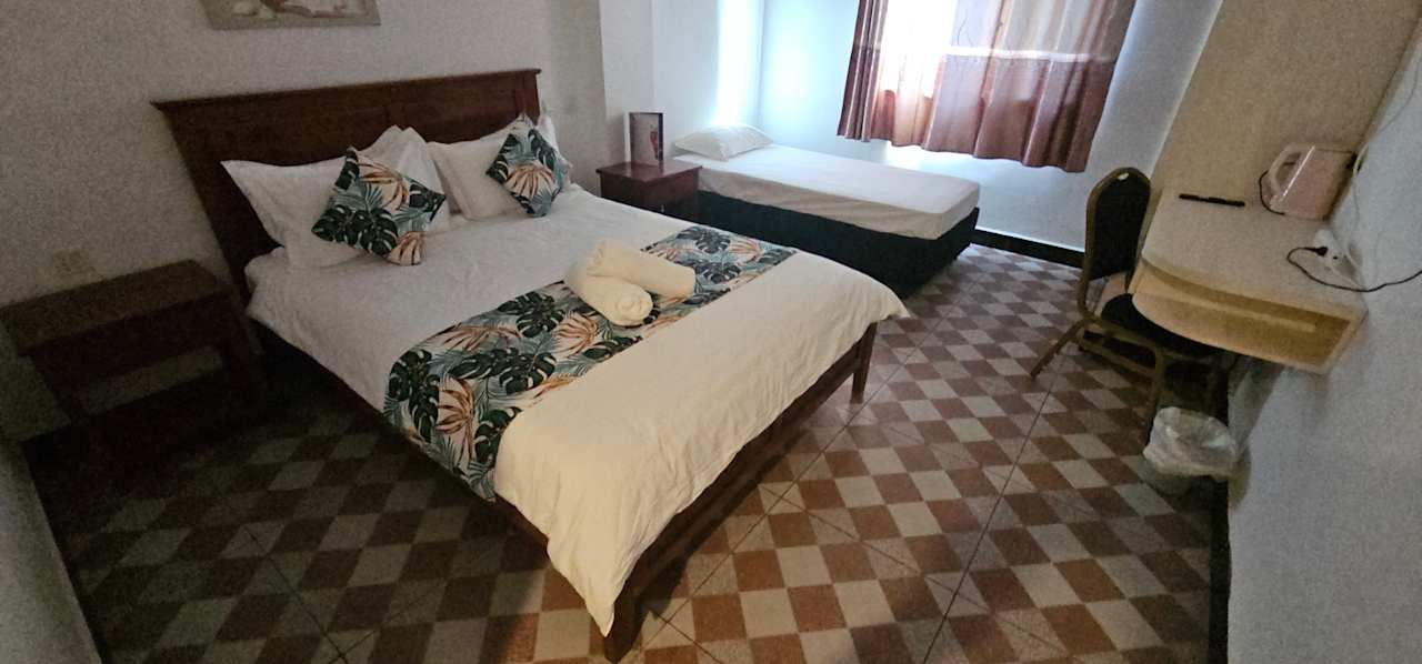 Zimmer Crown Royale Hotel & Lounge