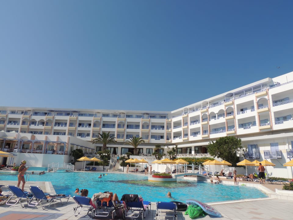 Schöner Pool  Hotel Serita Beach