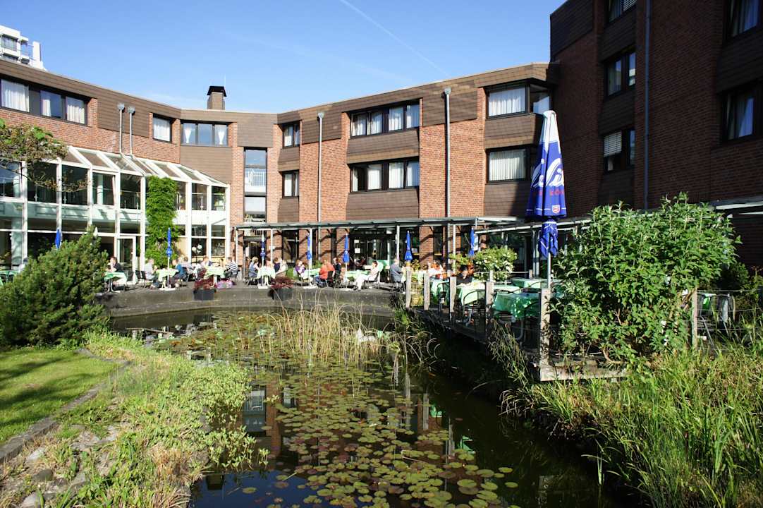 Blick vom Garten her auf das GSI-Restaurant GSI Hotel Bonn