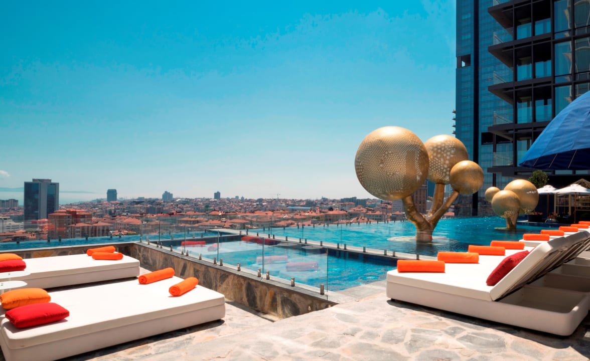 Pool Fairmont Quasar Istanbul