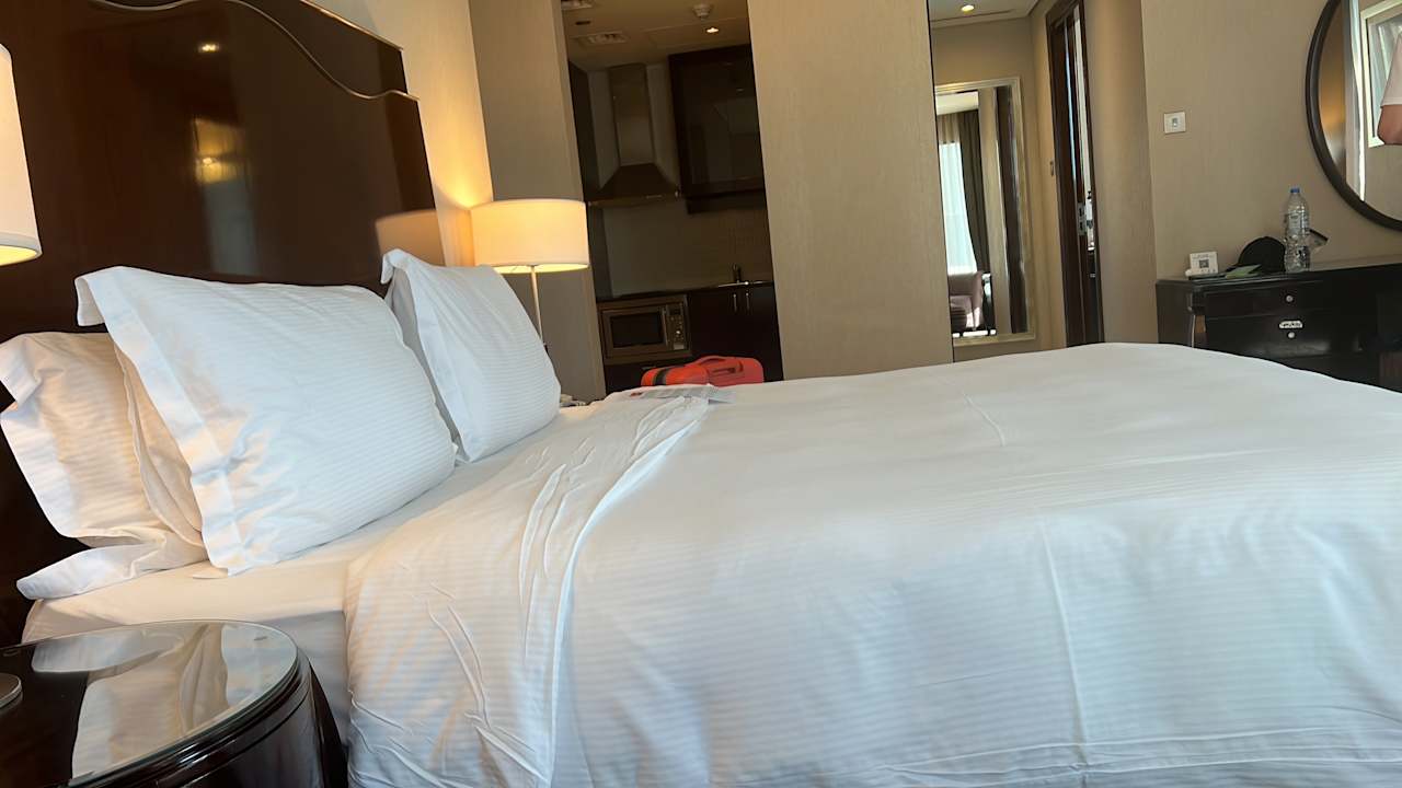 Zimmer Rose Rayhaan by Rotana