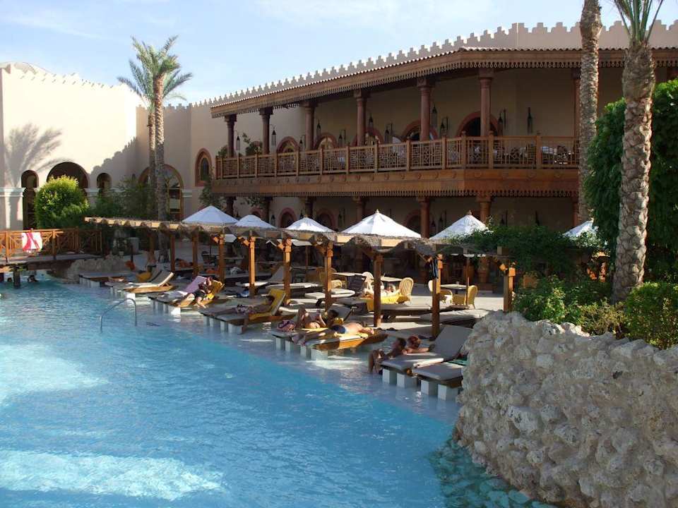 Pool mit Restaurant Ghazala Gardens