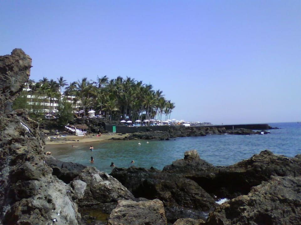 Sandstrand und Parkanlage Hotel Fariones