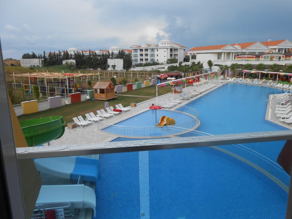 Ausblick vom Kinderzimmer Ramada Resort by Wyndham Side
