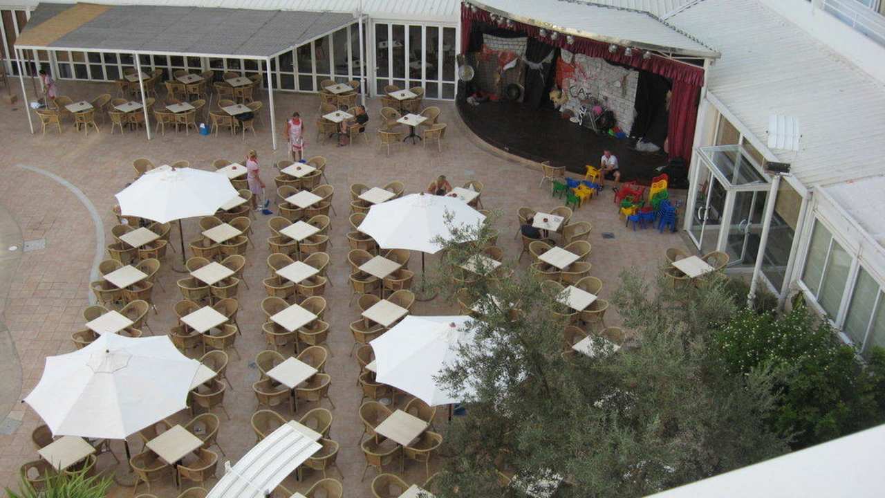 Ausblick von unserem Zimmer auf die Showbühne VIVA Eden Lago