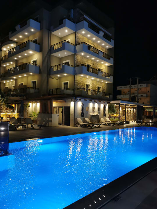 Außenansicht Petousis Hotel & Suites