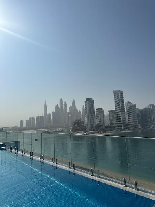 Pool voco Dubai The Palm by IHG
