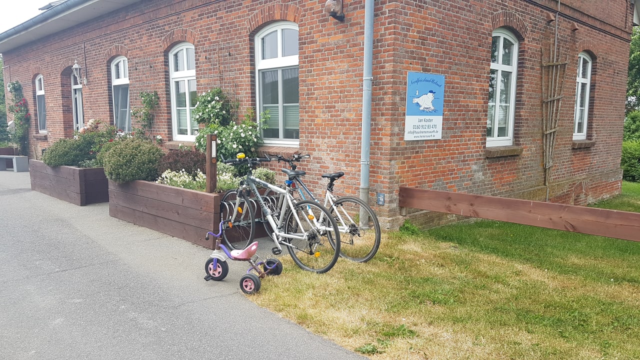 Gartenanlage Ferienhaus Hemenswarft direkt an der Nordsee mit Meerblick